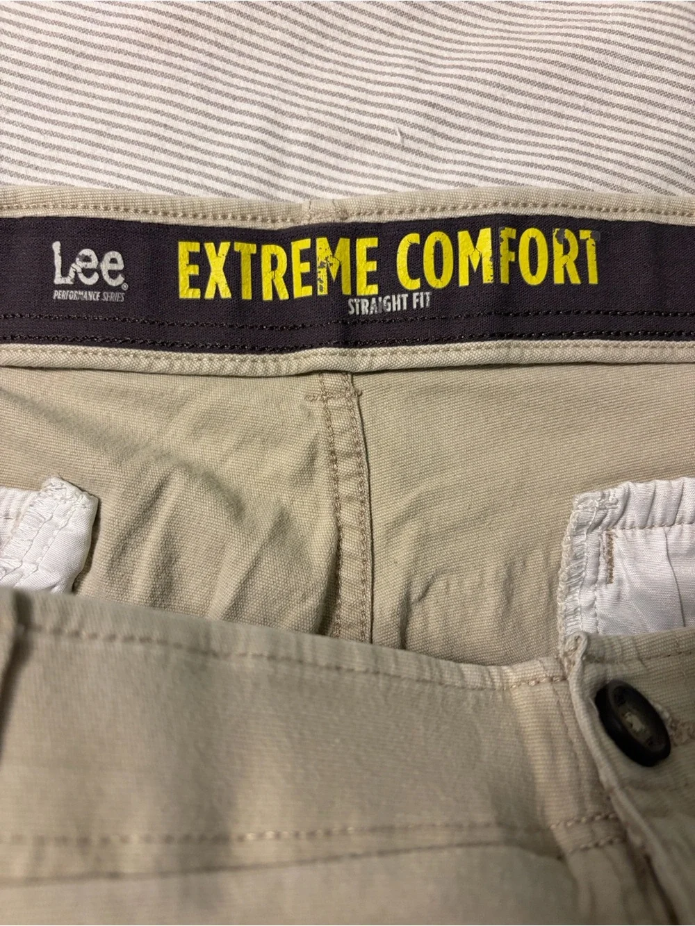 Lee Extreme Comfort Men's Khaki Cargo Pants Straight Fit 42x30 Stretch